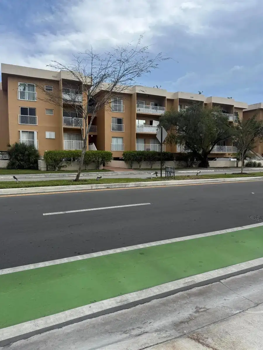 17051 NE 35th Avenue # 307, North Miami Beach FL 33160 photo 2