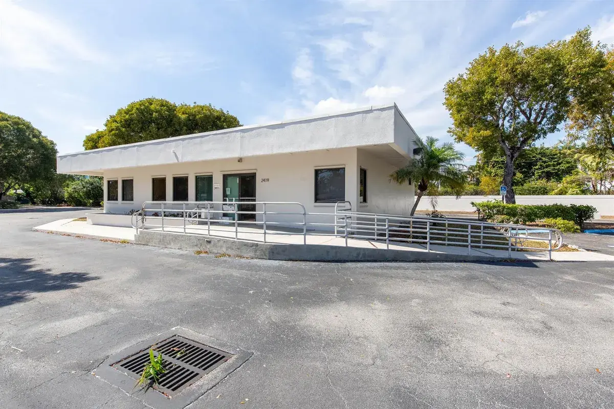 2419 S Seacrest Boulevard, Boynton Beach FL 33435