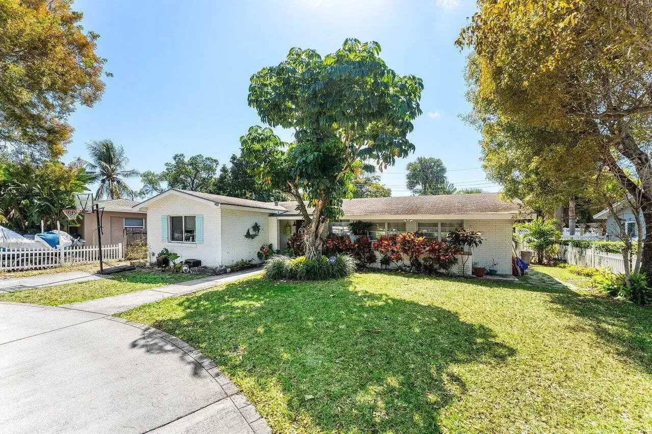 102 NE 22nd Street, Delray Beach FL 33444 photo 2