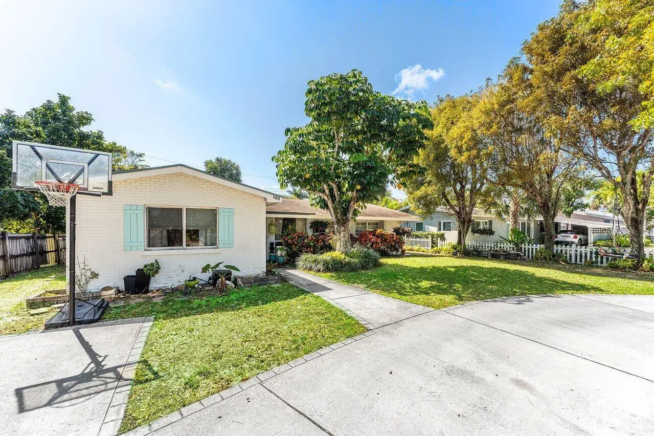 102 NE 22nd Street, Delray Beach FL 33444