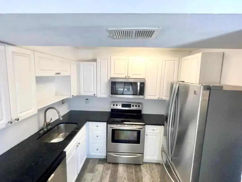 8104 Severn Drive # B, Boca Raton FL 33433 photo 3