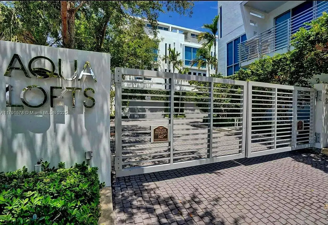 2743 NE 1st Street, Pompano Beach FL 33062 photo 3