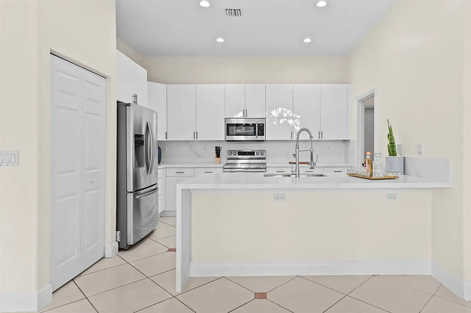 6657 Lurais Drive, Lake Worth FL 33463 photo 4