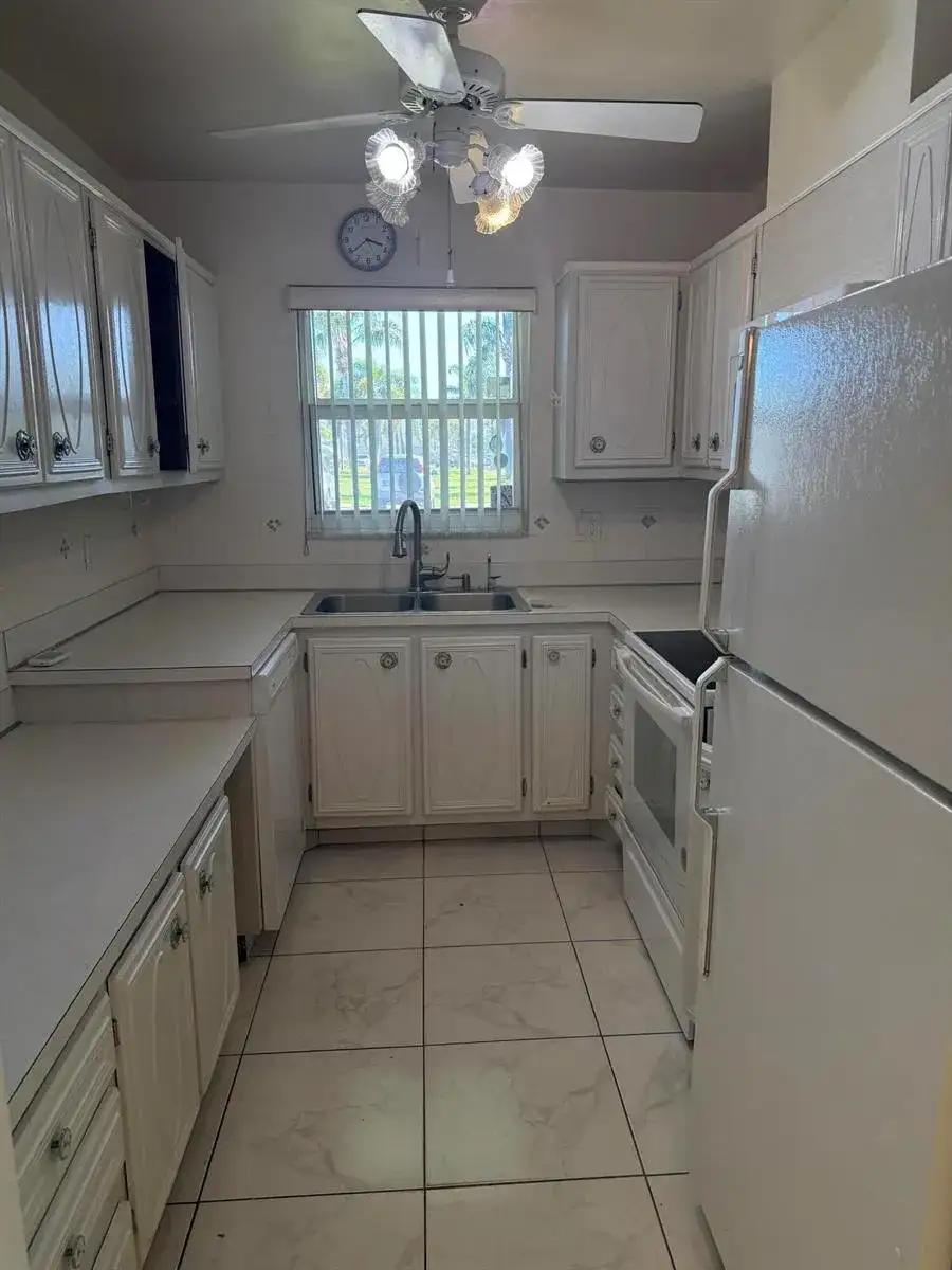 211 Country Lane # A, Boynton Beach FL 33435 photo 4