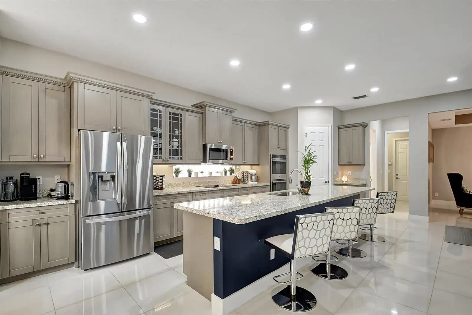 8952 Cypress Grove Lane, Royal Palm Beach FL 33411 photo 2