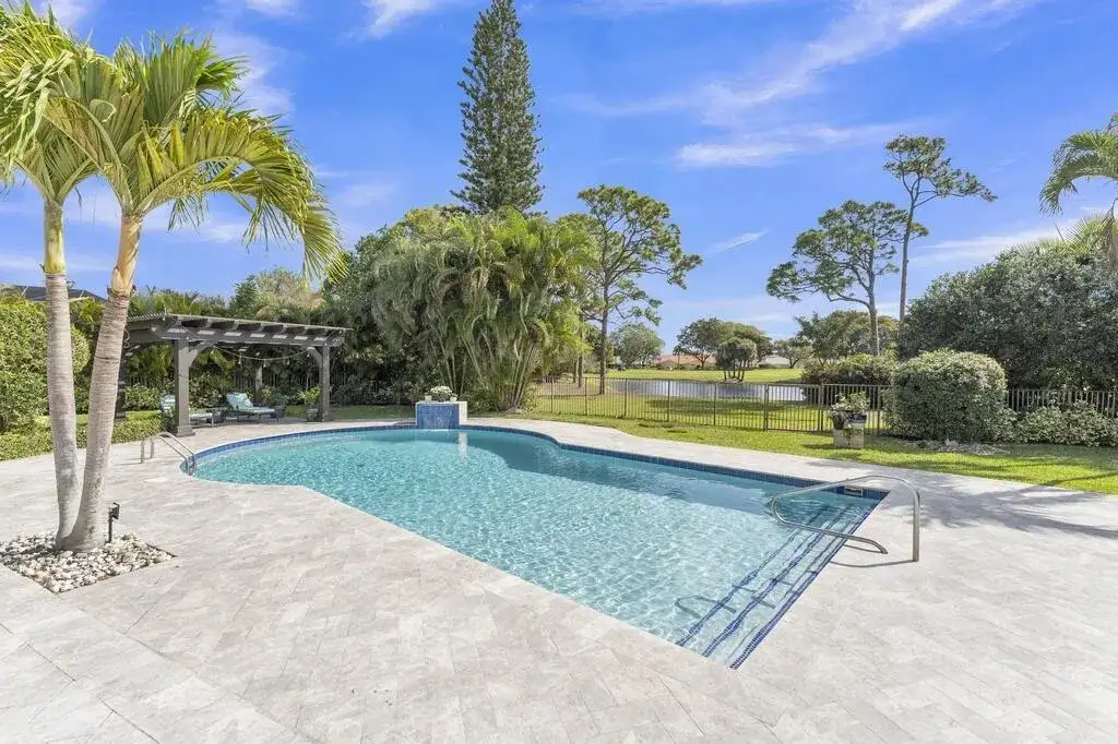 355 Oakview Drive, Delray Beach FL 33445 photo 2