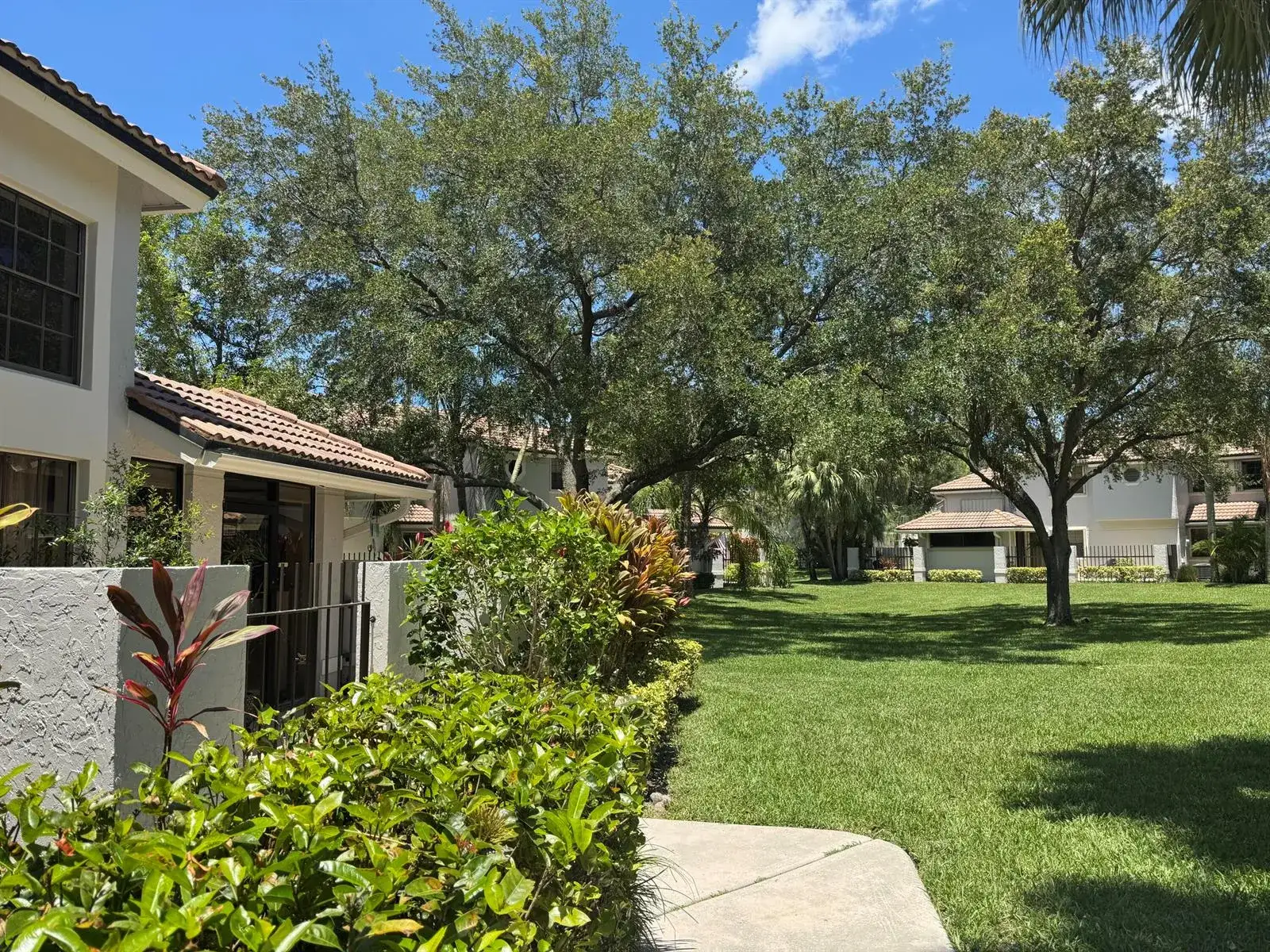 364 Prestwick Circle # 4, Palm Beach Gardens FL 33418