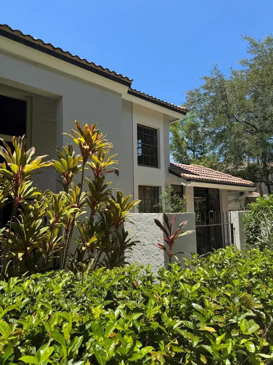 364 Prestwick Circle # 4, Palm Beach Gardens FL 33418 photo 2