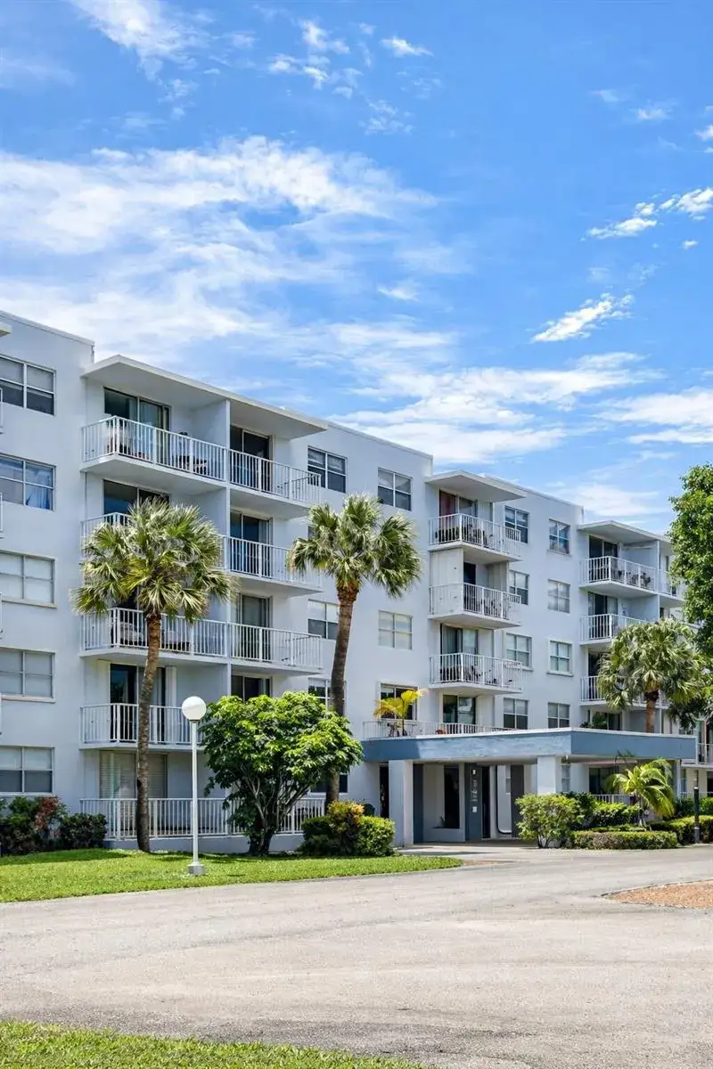 500 Executive Center Drive # 2h, West Palm Beach FL 33401