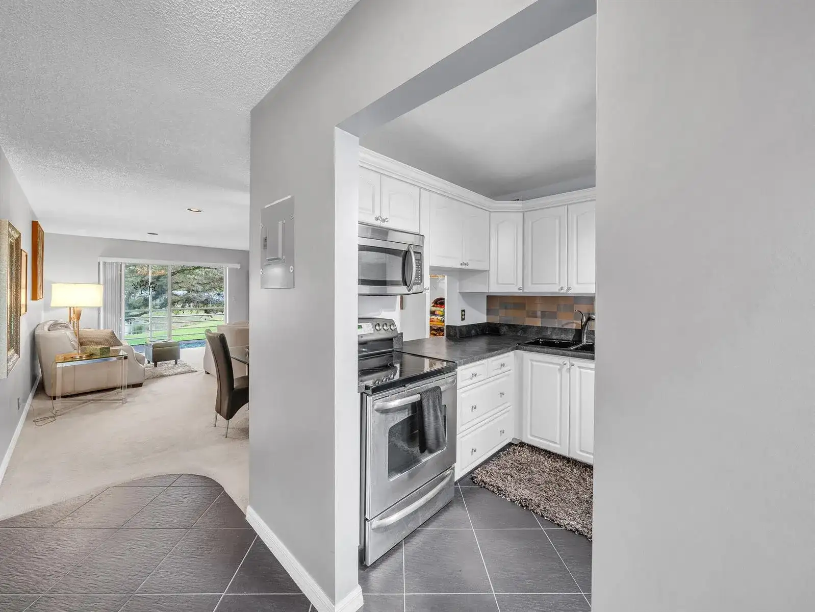 130 Lake Constance Drive, West Palm Beach FL 33411 photo 4