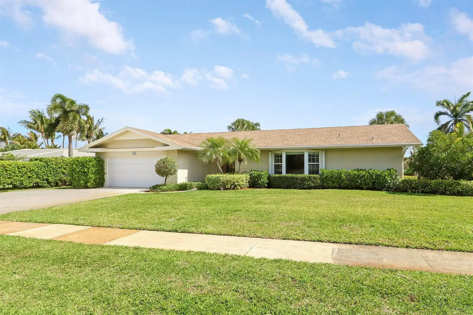 856 Country Club Drive, North Palm Beach FL 33408 photo 2