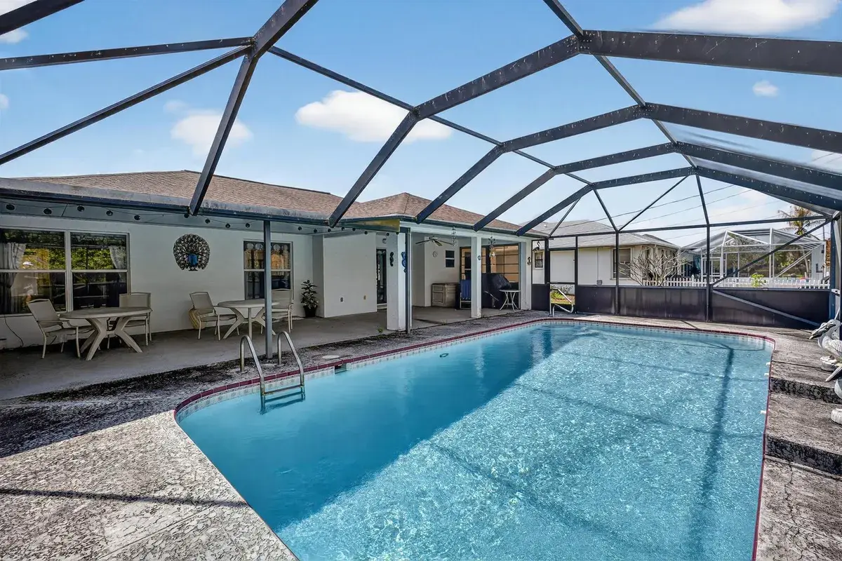 459 SE NOME Drive, Port St. Lucie FL 34984