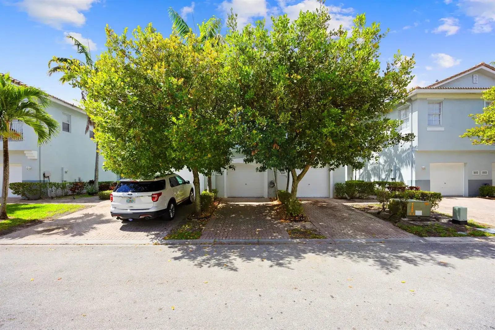 3069 Laurel Ridge Circle, Riviera Beach FL 33404 photo 2