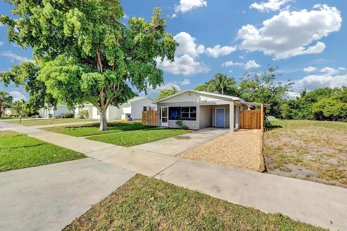 240 NW 9th Avenue, Delray Beach FL 33444