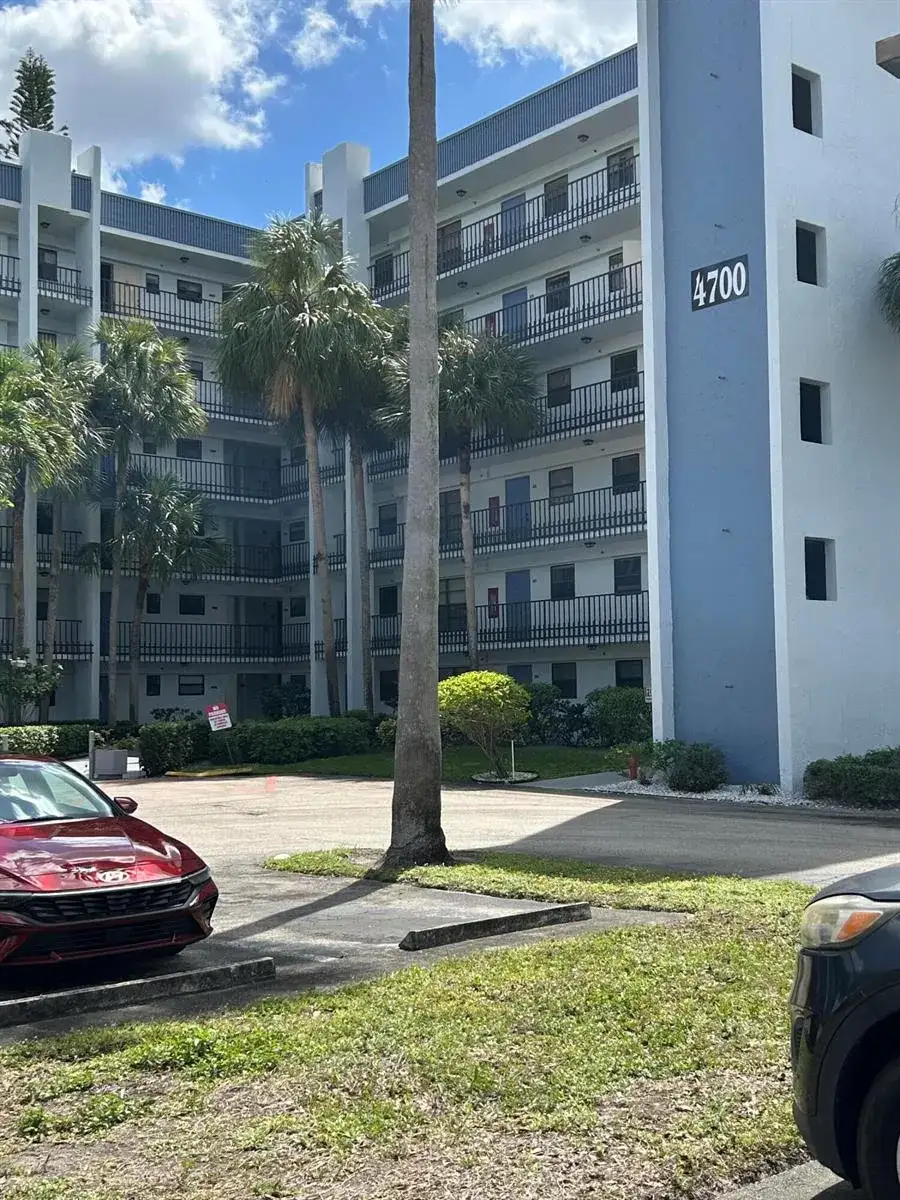 4700 Lucerne Lakes Boulevard # 308, Lake Worth FL 33467 photo 2