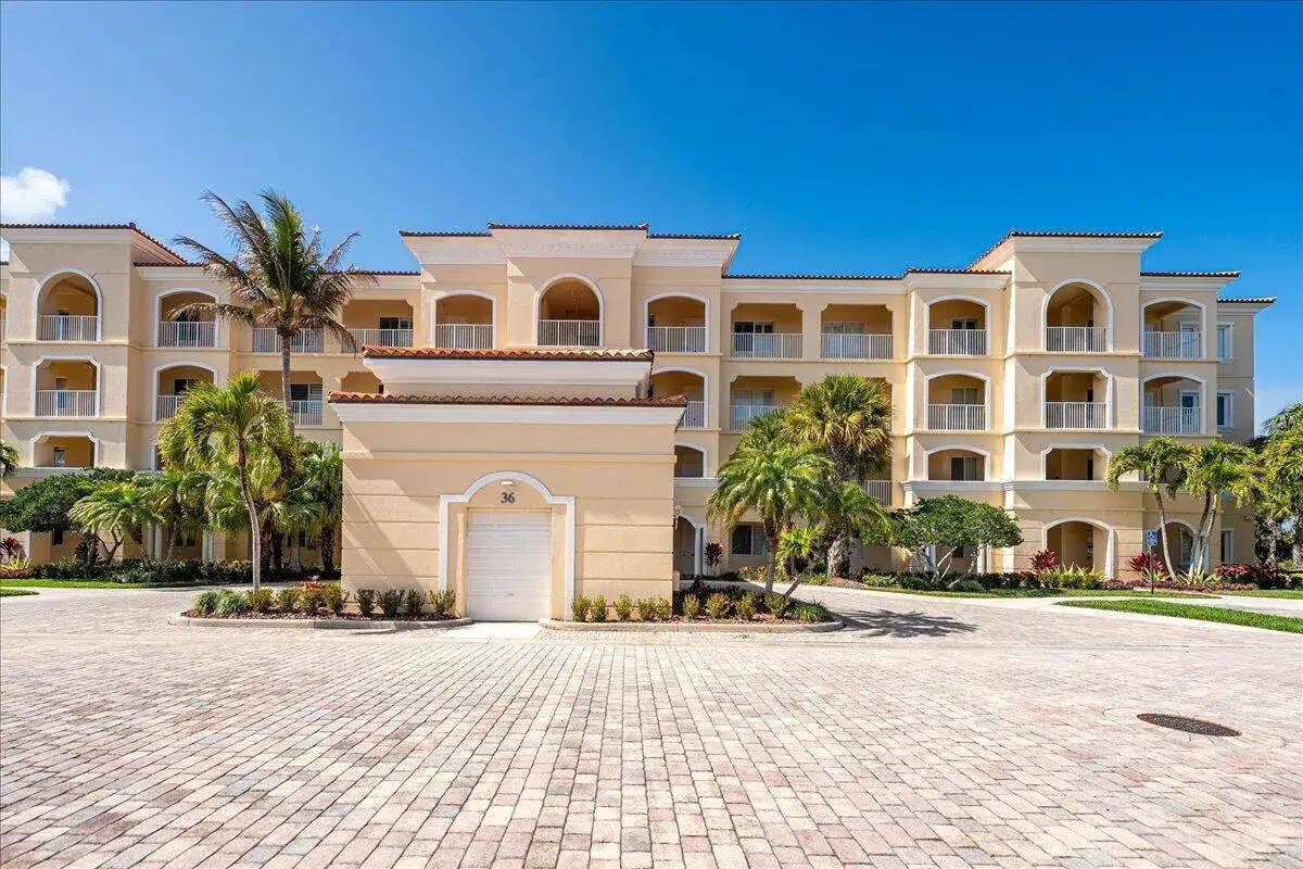 36 Harbour Isle Drive W # 106, Fort Pierce FL 34949