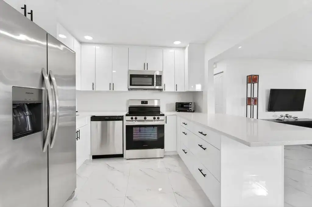 688 SW Lake Court, Boynton Beach FL 33426