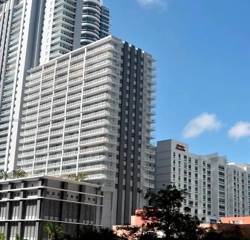 1 bedroom 2 bath for sale at 1050 Brickell Ave # 420, Miami FL 33131
