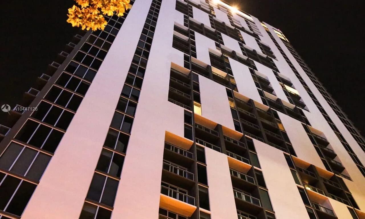 2 bedroom 2 bath for sale at 151 SE 1st St # 801, Miami FL 33131