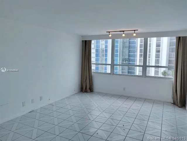 1 bath for sale at 5445 Collins Ave # 517, Miami Beach FL 33140