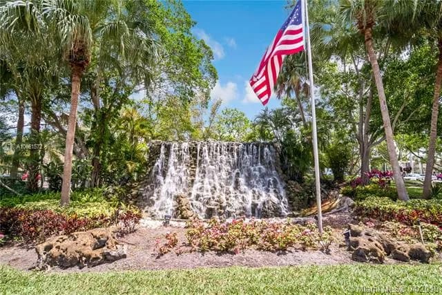 16175 Golf Club Rd # 201, Weston FL 33326