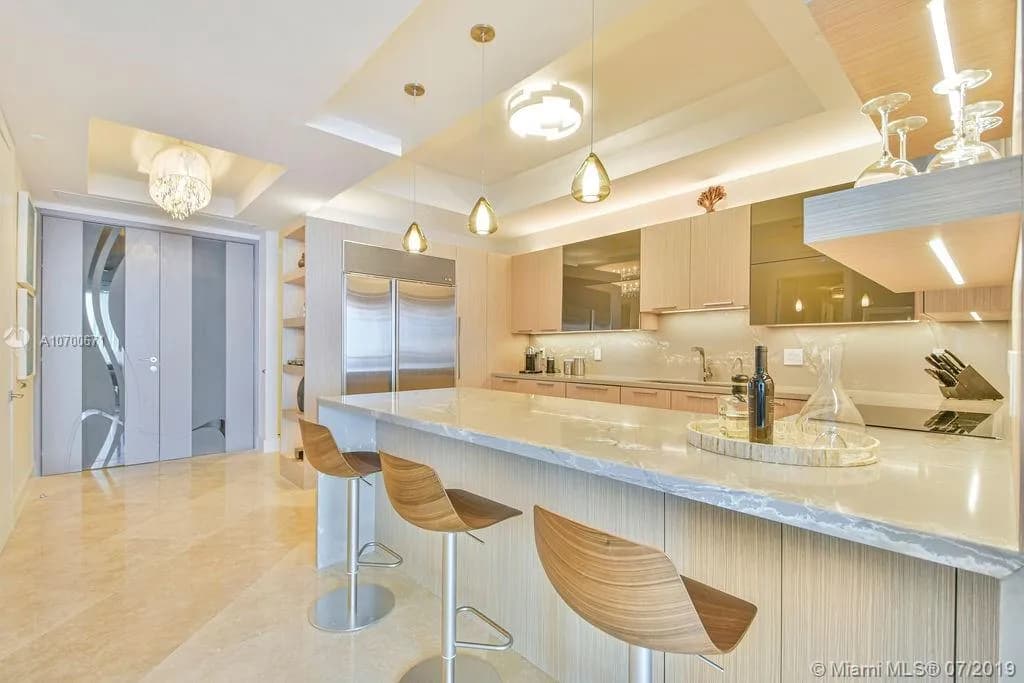 100 S Pointe Dr # 2806, Miami Beach FL 33139