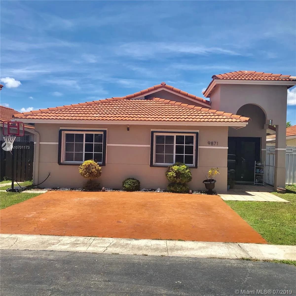 9871 NW 123rd Ter, Hialeah Gardens FL 33018