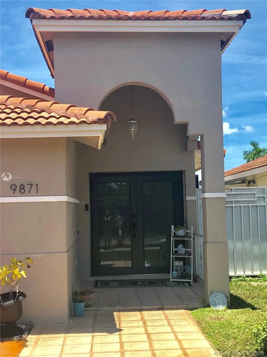 9871 NW 123rd Ter, Hialeah Gardens FL 33018