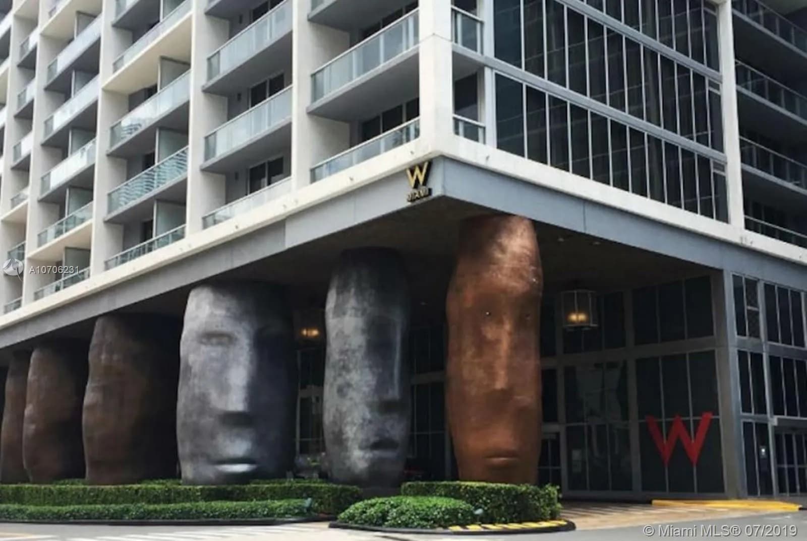 2 bedroom 1 bath for sale at 485 Brickell Ave # 1609, Miami FL 33131