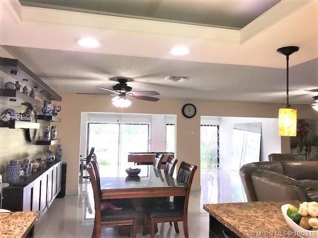 18801 Oakland Hills Dr, Hialeah FL 33015