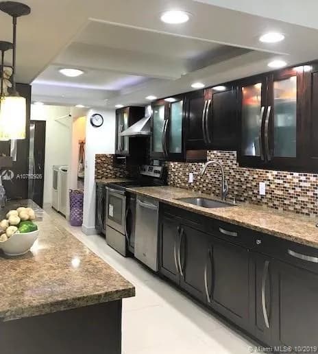 18801 Oakland Hills Dr, Hialeah FL 33015