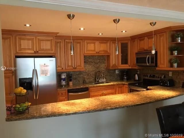 1 bedroom 1 bath for sale at 19370 Collins Ave # 1005, Sunny Isles Beach FL 33160