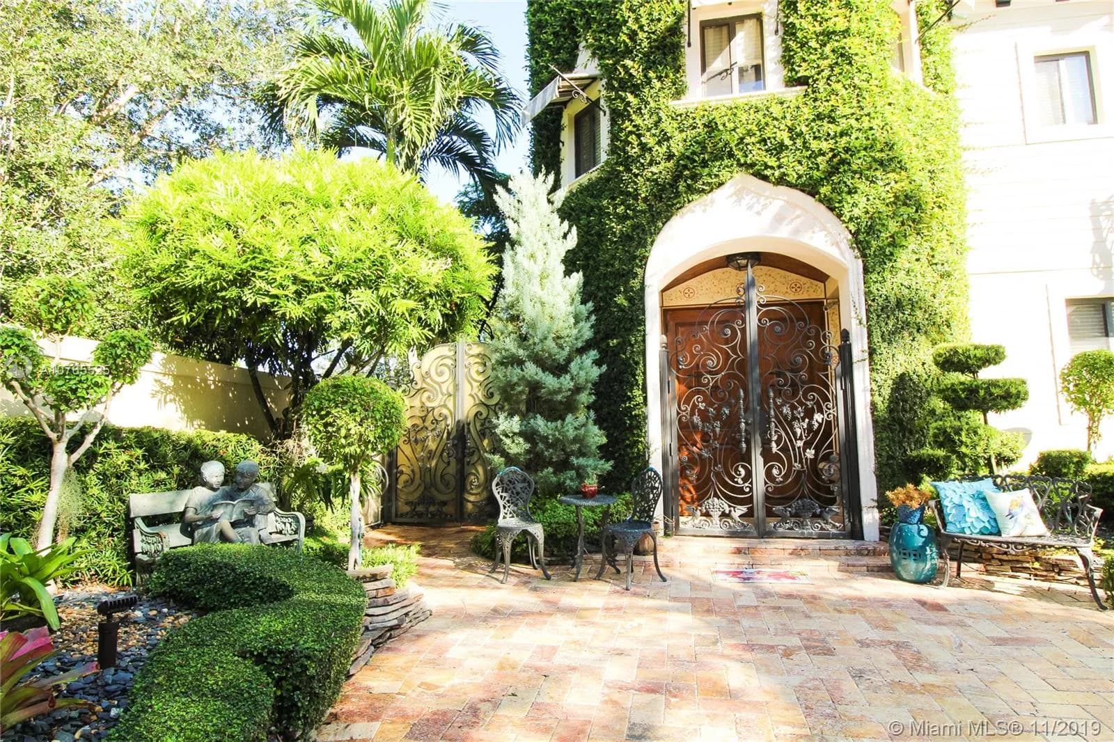 7813 NW 165th St, Miami Lakes FL 33016