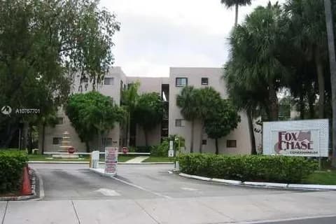 8625 NW 8th St # 114, Miami FL 33126