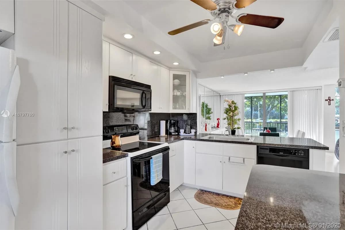 3401 N Country Club Dr # 110, Aventura FL 33180