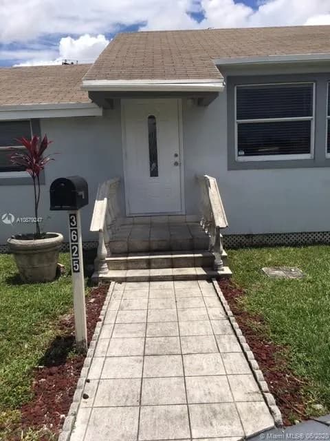 3625 NW 13th St, Miami FL 33125