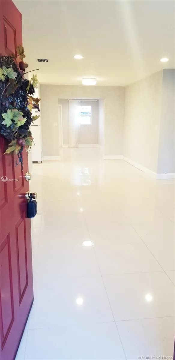 104 SW 7th St, Hallandale Beach FL 33009