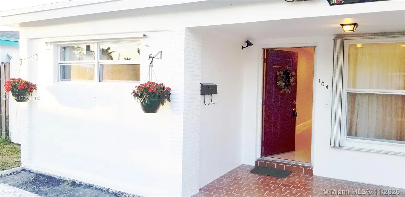 104 SW 7th St, Hallandale Beach FL 33009