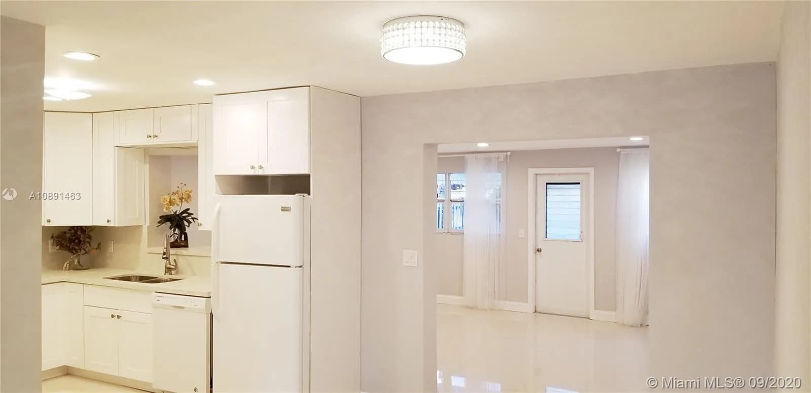 104 SW 7th St, Hallandale Beach FL 33009