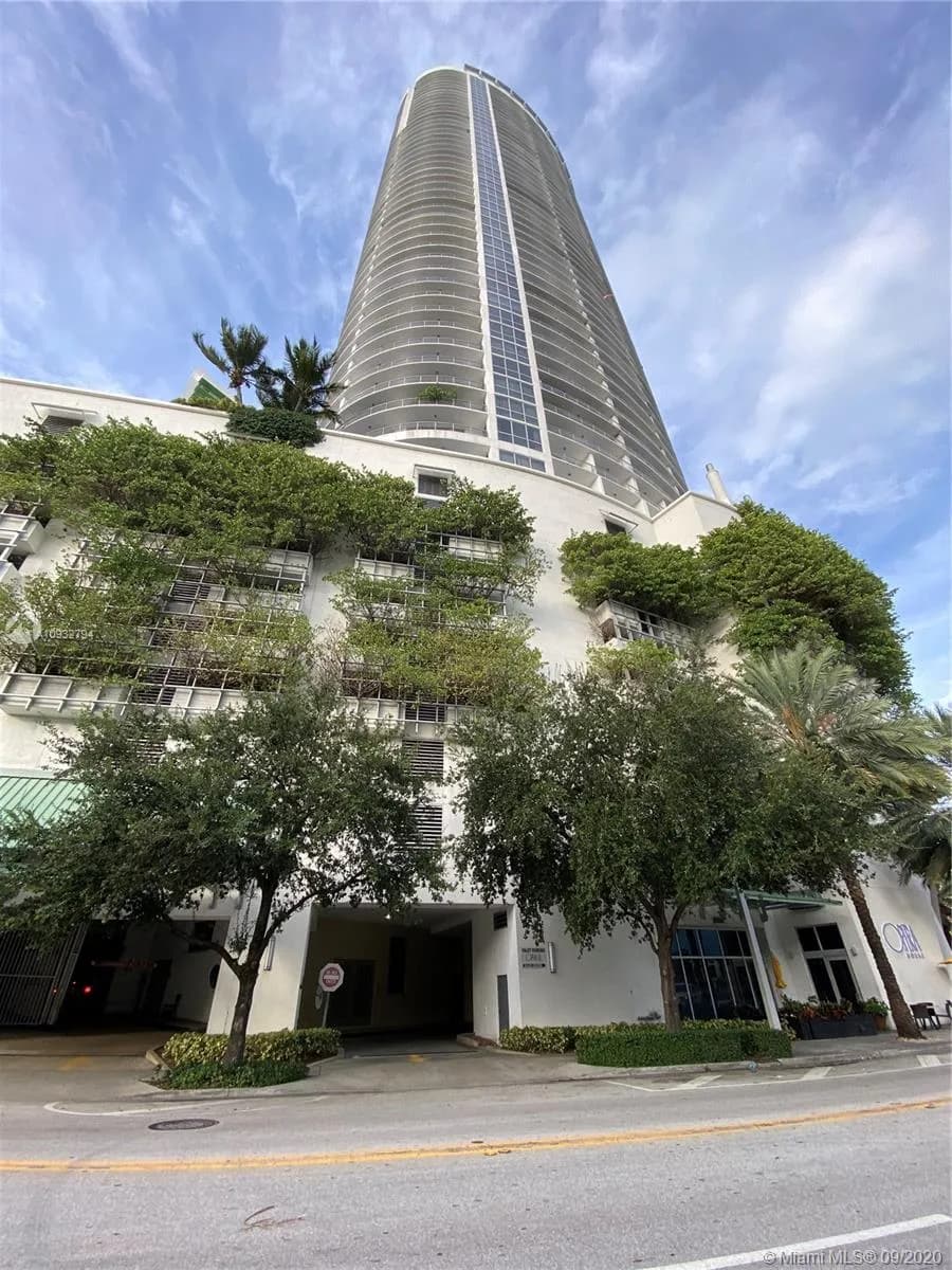 1 bedroom 1 bath for sale at 1750 N Bayshore Dr # 3705, Miami FL 33132
