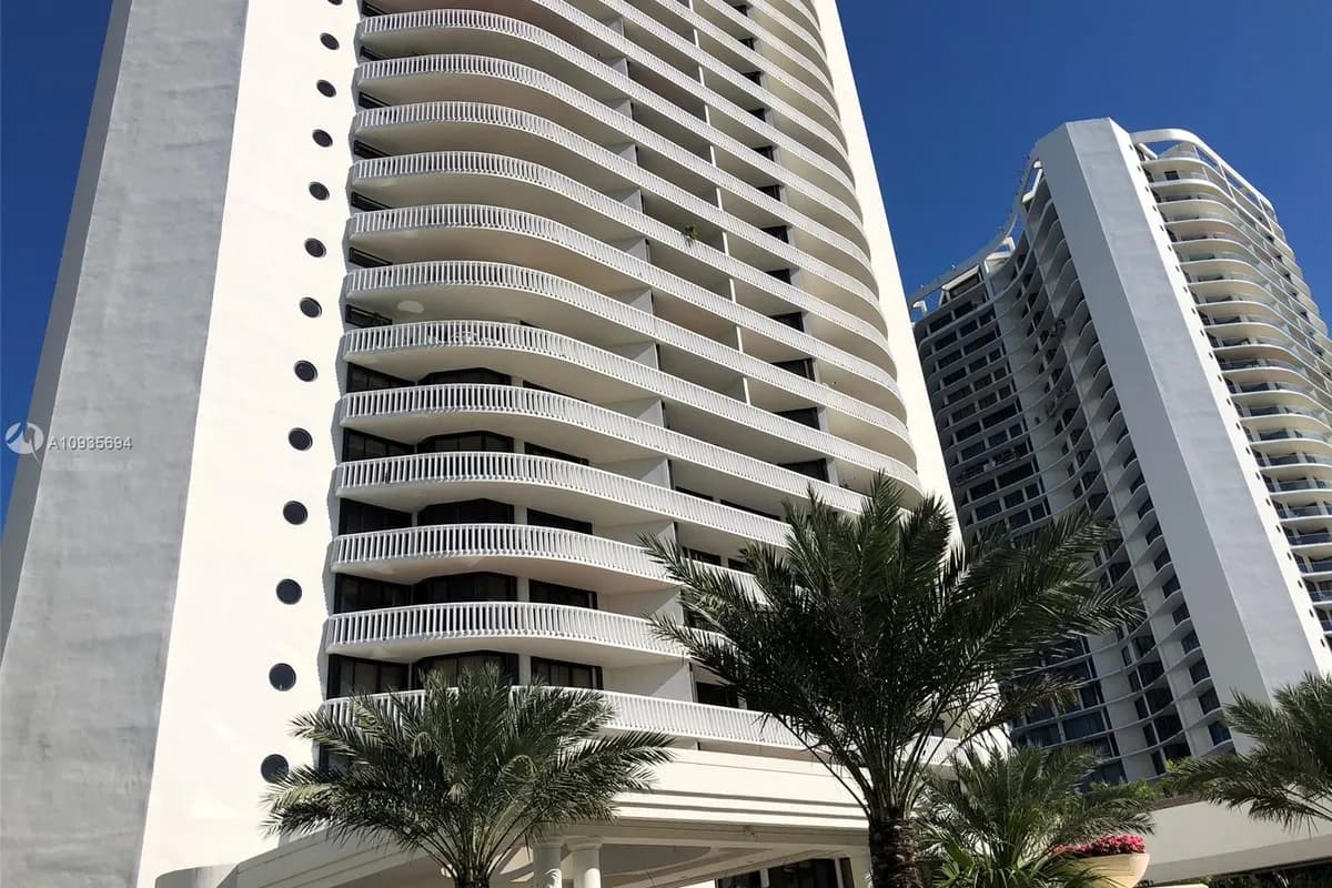 3000 Island Blvd # 402, Aventura FL 33160