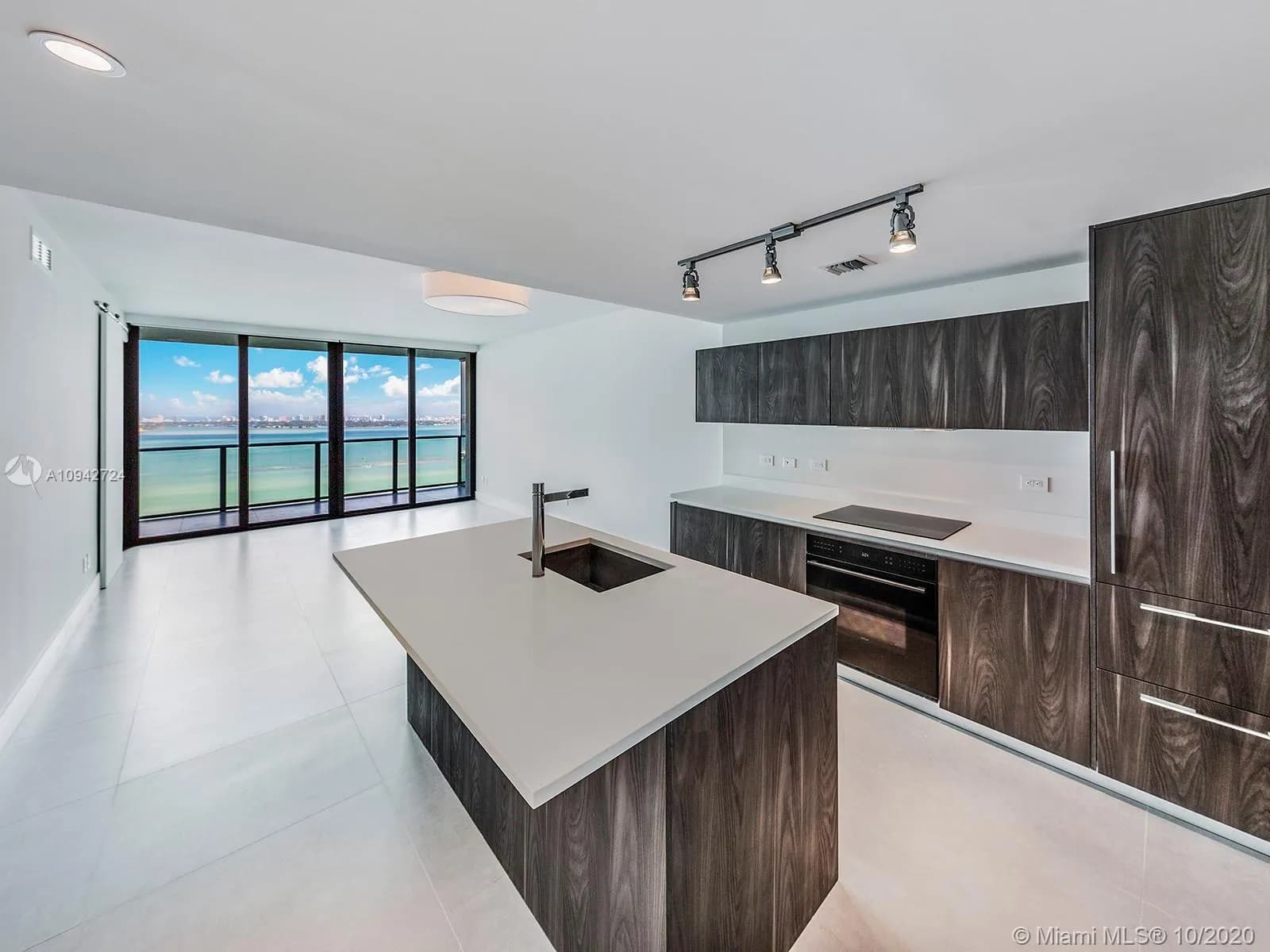 1 bedroom 1 bath for sale at 3131 NE 7th Ave # 3402, Miami FL 33137