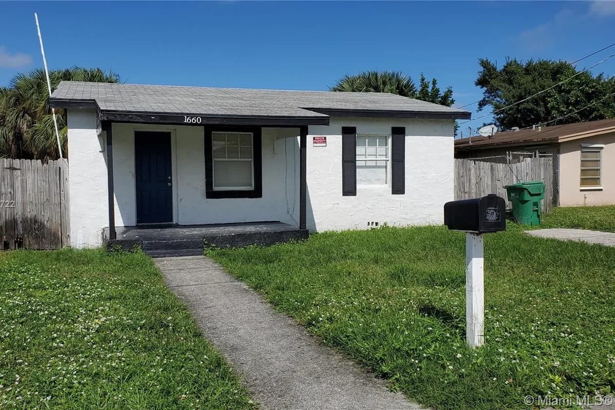 1660 W 26th St, Riviera Beach FL 33404