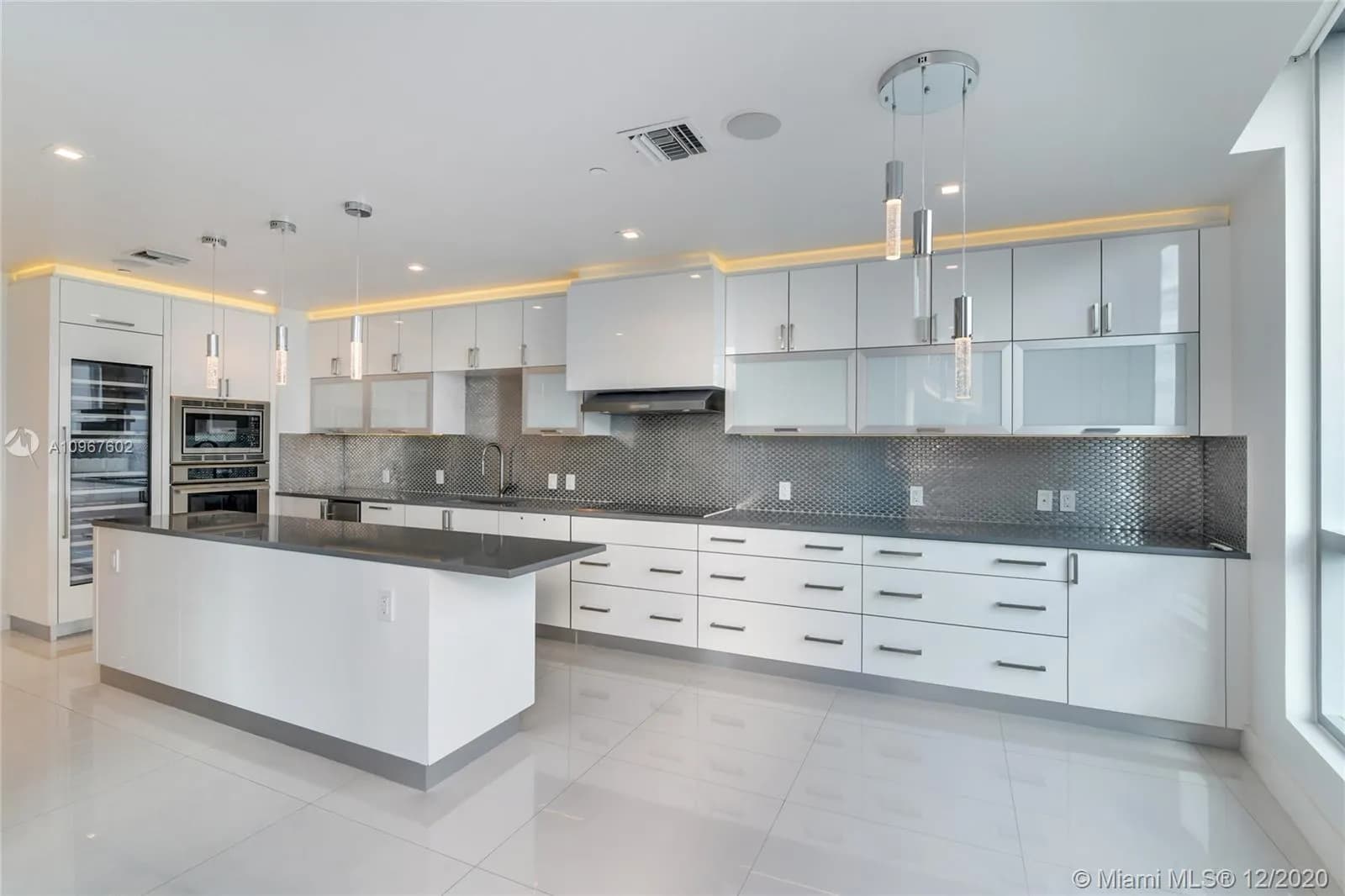 4 bedroom 5 bath for sale at 5959 Collins Ave # 1606, Miami Beach FL 33140