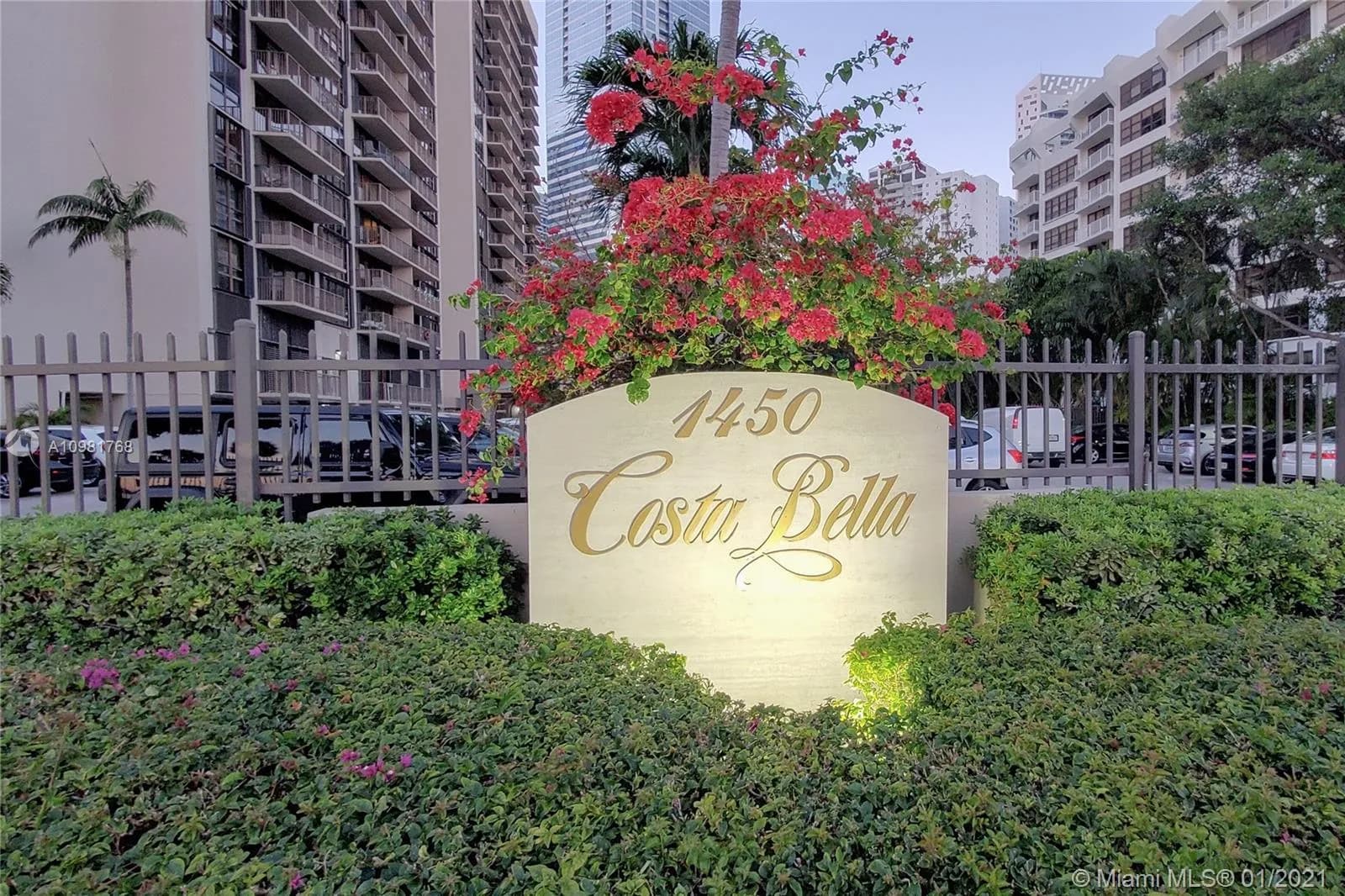 2 bedroom 2 bath Residential for sale at 1450 Brickell Bay Dr # 810, Miami FL 33131