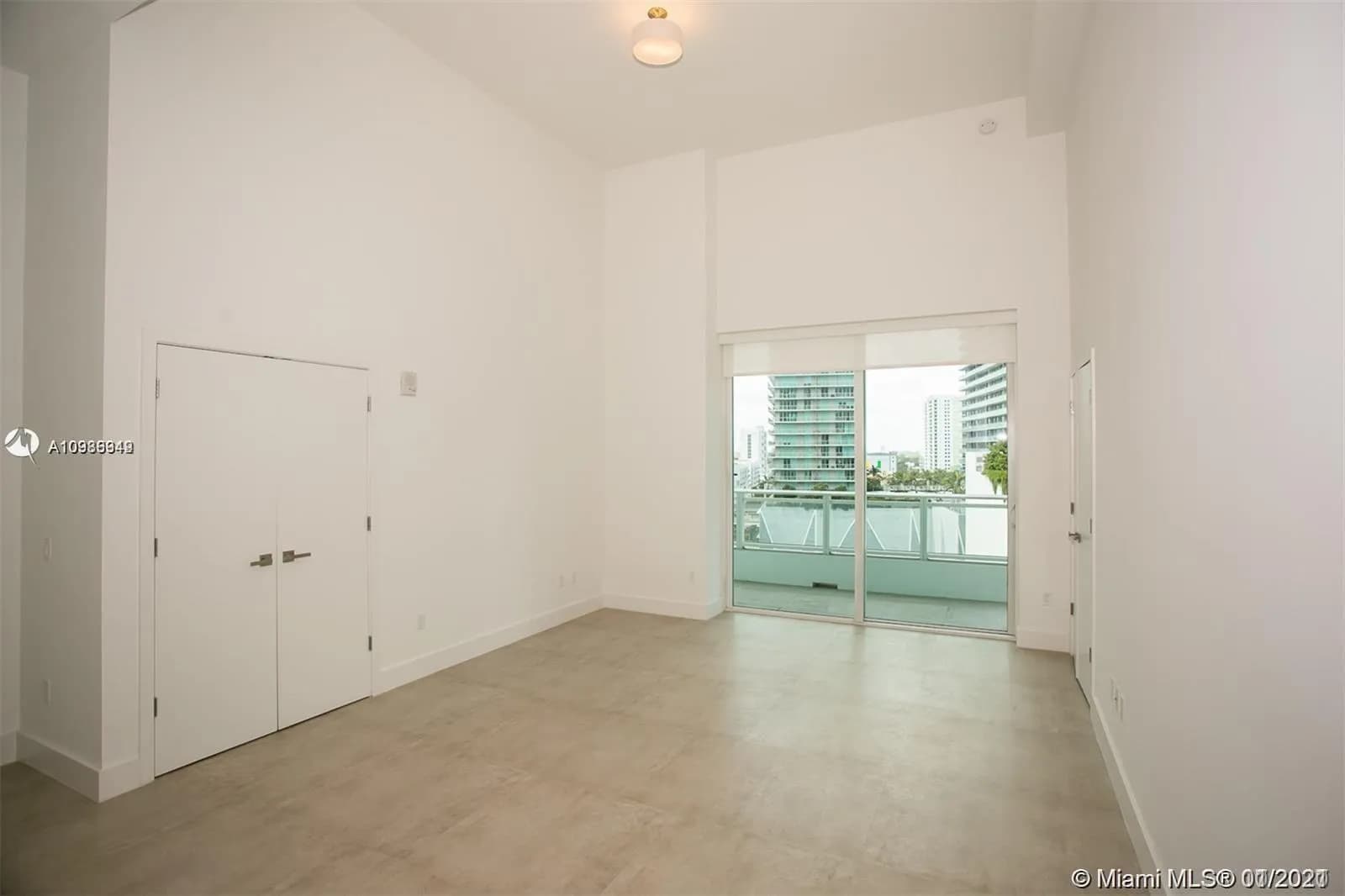 1 bedroom 1 bath for sale at 1080 Brickell Ave # 1107, Miami FL 33131