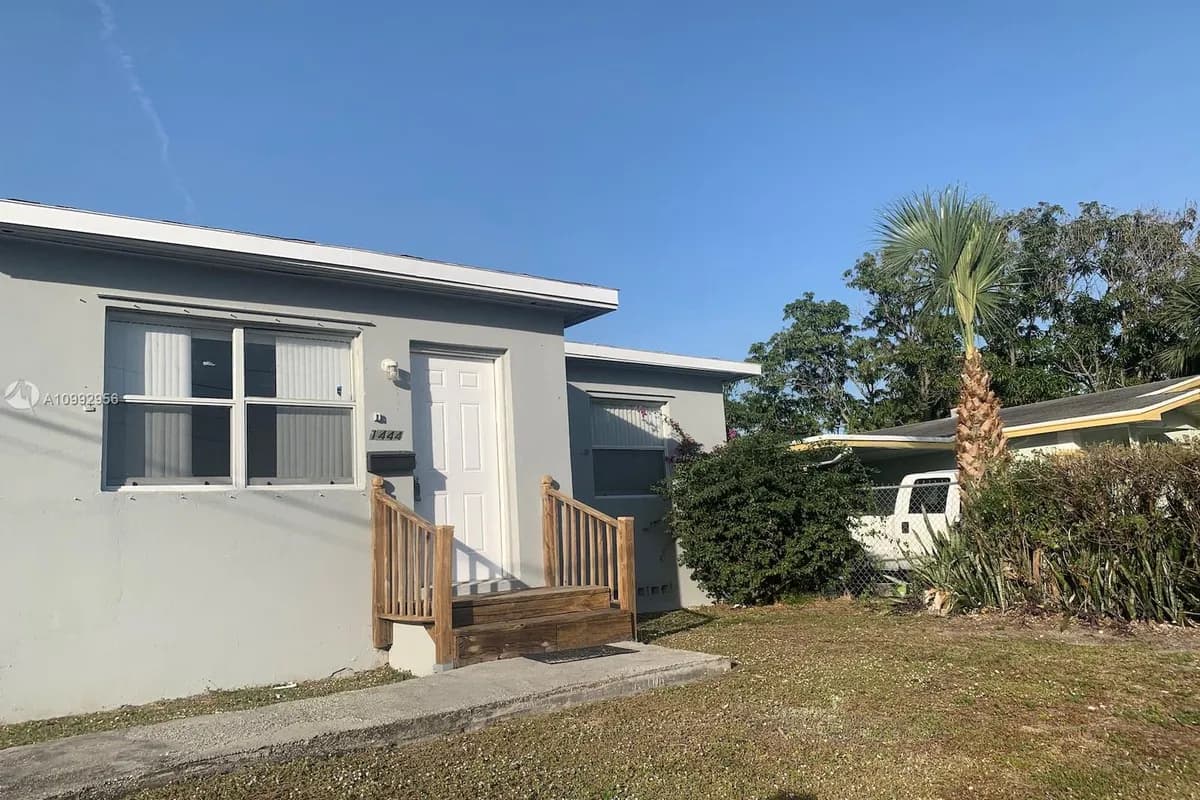 1444 W 28th St, Riviera Beach FL 33404