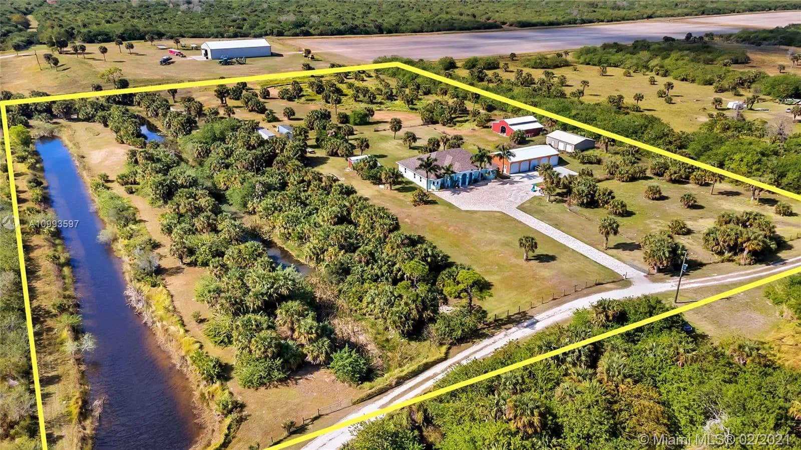 7684 County Road 78, La Belle FL 33935