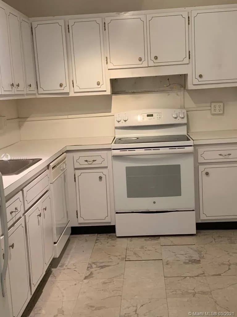 10185 Collins Ave # 907, Bal Harbour FL 33154