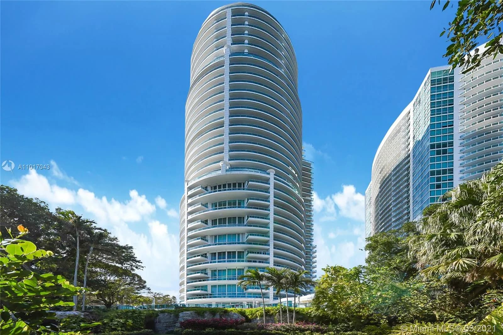 2 bedroom 2 bath for sale at 2127 Brickell Ave # 705, Miami FL 33129